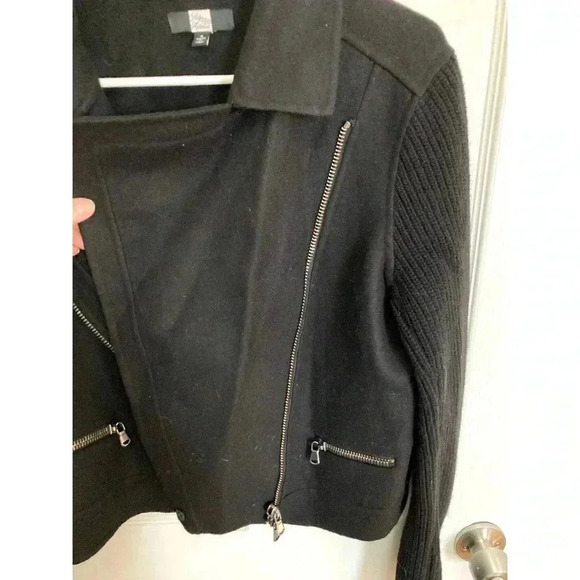 Saks Fifth Avenue I 8 - Picture 2 of 8